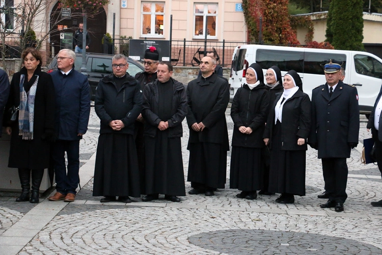 Pielgrzymka mieszkańców Trzebnicy do grobu św. Jadwigi Śląskiej - poświęcenie sztandaru gminy