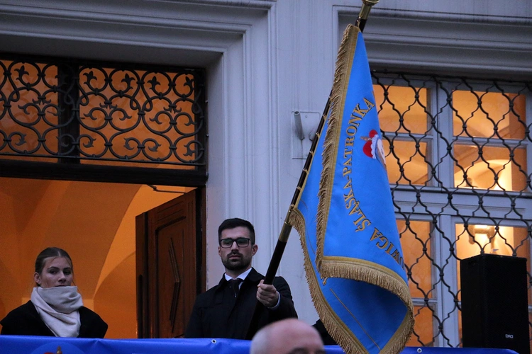 Pielgrzymka mieszkańców Trzebnicy do grobu św. Jadwigi Śląskiej - poświęcenie sztandaru gminy