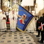 Pielgrzymka mieszkańców Trzebnicy do grobu św. Jadwigi Śląskiej - poświęcenie sztandaru gminy
