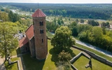 Na odwiedzających Spalski Park czeka jednak znacznie więcej niż przyrodnicze cuda. W jego granicach i okolicach znajdują się perły architektury i historii.