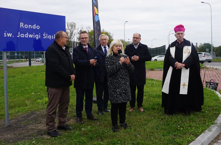 Odsłonięcie i poświęcenie tablicy na rondzie św. Jadwigi Śląskiej
