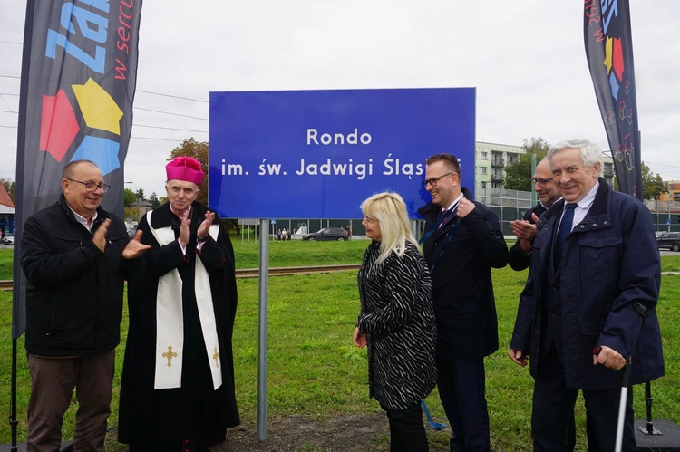 Odsłonięcie i poświęcenie tablicy na rondzie św. Jadwigi Śląskiej