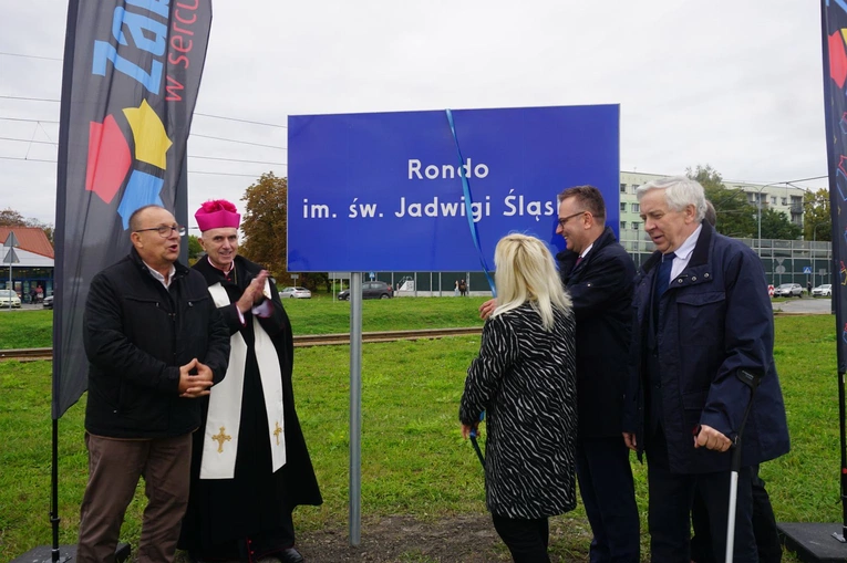 Odsłonięcie i poświęcenie tablicy na rondzie św. Jadwigi Śląskiej
