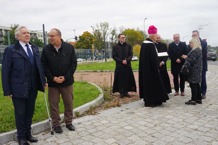 Odsłonięcie i poświęcenie tablicy na rondzie św. Jadwigi Śląskiej