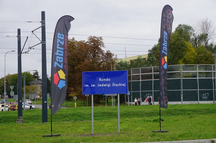 Odsłonięcie i poświęcenie tablicy na rondzie św. Jadwigi Śląskiej