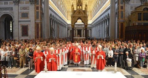 Abp Przybylski w bazylice św. Pawła za Murami: Walczmy o wiarę nie mieczem, ale własną świętością życia