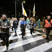 Z ciemności do światła. Nocna Droga Różańcowa z Ochoty na Żerań