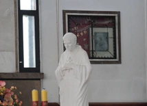 Popiełuszko w rzeźbie