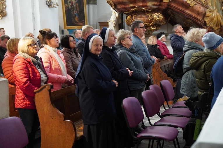 Trzebnica 2025. Pielgrzymka kobiet do grobu św. Jadwigi