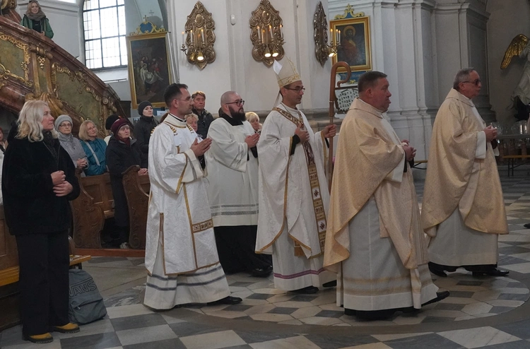 Trzebnica 2025. Pielgrzymka kobiet do grobu św. Jadwigi