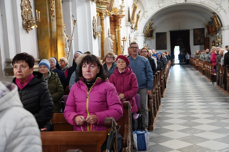 Trzebnica 2025. Pielgrzymka kobiet do grobu św. Jadwigi