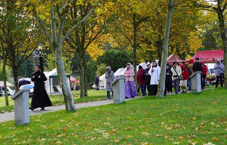 Trzebnica 2025. Pielgrzymka kobiet do grobu św. Jadwigi