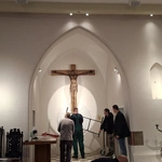 Montaż nowego prezbiterium