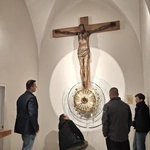 Montaż nowego prezbiterium