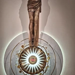 Montaż nowego prezbiterium