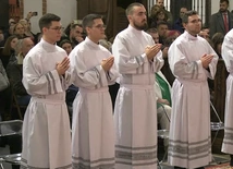 Abp Galbas do diakonów: Przez trudności najszybciej przechodzi się na kolanach
