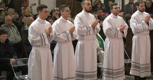 Abp Galbas do diakonów: Przez trudności najszybciej przechodzi się na kolanach