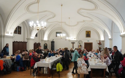 Wokół pielgrzymiego kabelka i siostrzanej zupy