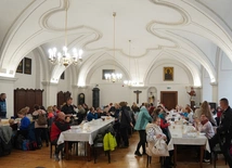 Wokół pielgrzymiego kabelka i siostrzanej zupy