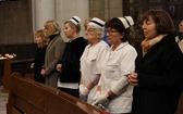 Pracownicy służby zdrowia na Mszy Św. w katowickiej Katedrze Chrystusa Króla