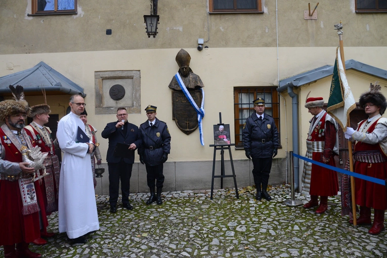 Tablica pamiątkowa ks. Jerzego Bryły