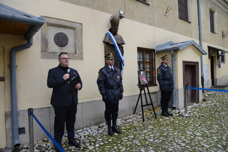 Tablica pamiątkowa ks. Jerzego Bryły