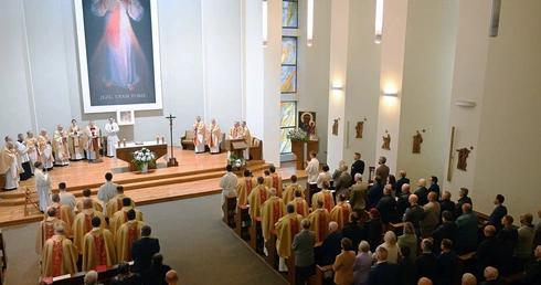 Żyjąc blisko Eucharystii 