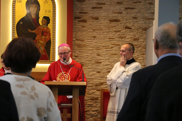 Płock. Spotkanie rodzin misjonarzy z bp. Szymonem Stułkowskim
