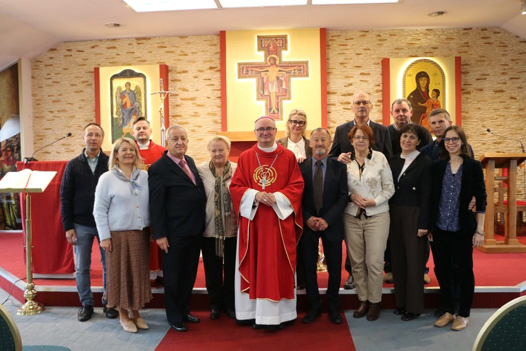 Płock. Spotkanie rodzin misjonarzy z bp. Szymonem Stułkowskim