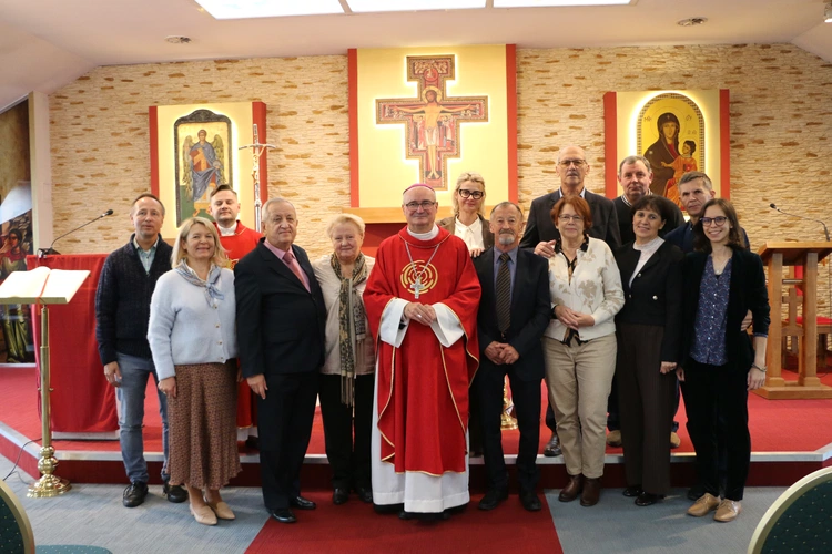 Płock. Spotkanie rodzin misjonarzy z bp. Szymonem Stułkowskim