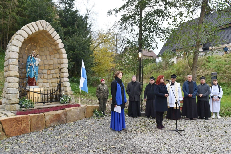 Patriotycznie i religijnie w Chojniku