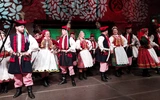 Podłoga drżała od tańca i śpiewu
