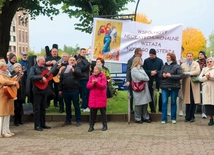 Wierni z radością przyjęli nowego ordynariusza. 