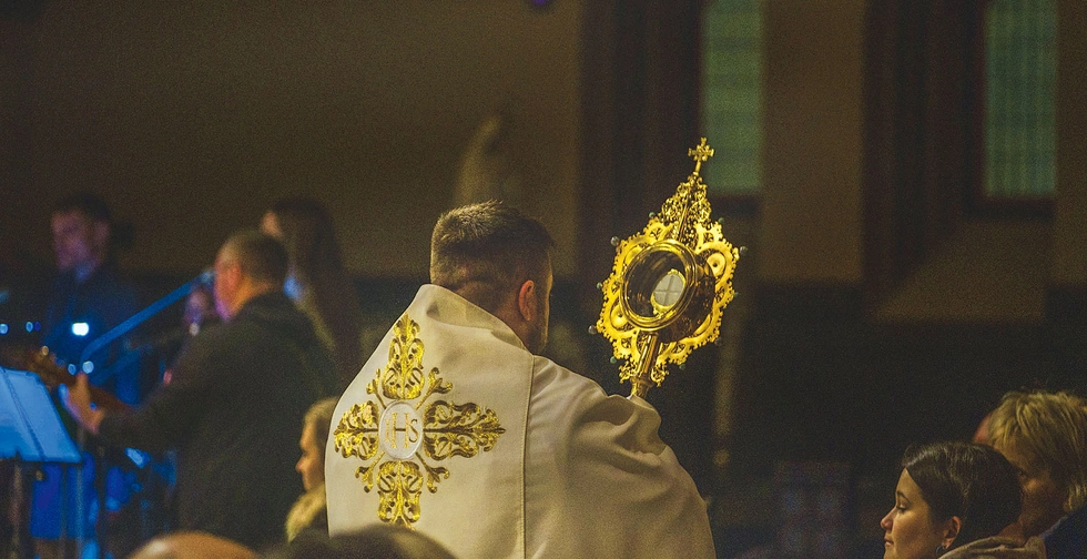 Spotkania odbywają się w kościele św. Jacka. Gromadzą od kilkudziesięciu do kilkuset osób pragnących modlitwy, słuchania i spotkania z żywym Panem. 