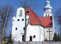 Charakterystyczna bryła świątyni dominuje nad okolicą.