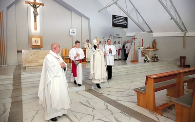 Abp Andrzej Przybylski poświęcił nowy kościół w Katowicach-Piotrowicach.