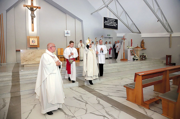 Abp Andrzej Przybylski poświęcił nowy kościół w Katowicach-Piotrowicach.