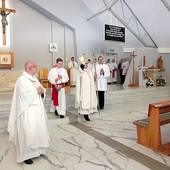 Abp Andrzej Przybylski poświęcił nowy kościół w Katowicach-Piotrowicach.