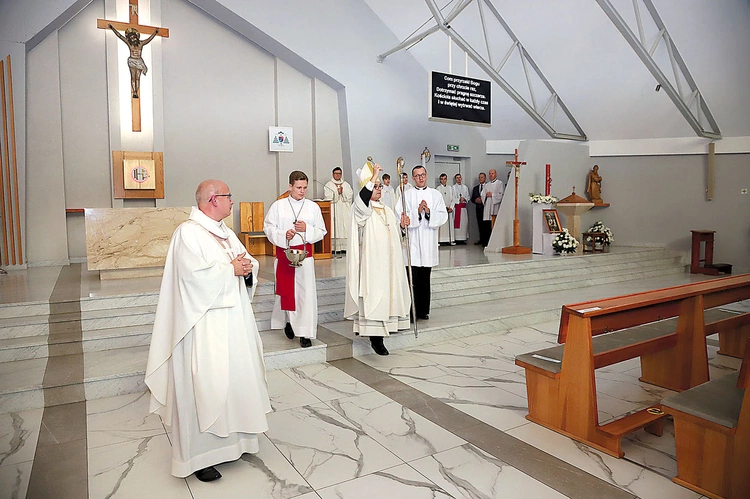 Abp Andrzej Przybylski poświęcił nowy kościół w Katowicach-Piotrowicach.