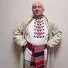 Ks. Tomasz Sawicki zachęca młodych, by poznawali tańce ludowe, bo są ważnym elementem tożsamości i tradycji.