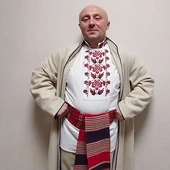Ks. Tomasz Sawicki zachęca młodych, by poznawali tańce ludowe, bo są ważnym elementem tożsamości i tradycji.