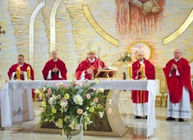 Modlitwie towarzyszyła wdzięczność za codzienną posługę tych, którzy z wiarą i poświęceniem niosą pomoc cierpiącym.
