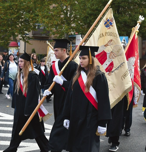 Najpierw  była Msza św.  pod przewodnictwem bp. Tadeusza Lityńskiego, a potem  część artystyczna  i piknik.