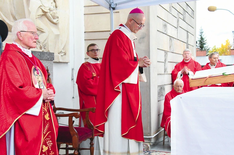 Mszę św. koncelebrowali m.in. ks. Jan Sikorski i ks. Czesław Banaszkiewicz, którzy dobrze znali kapłana męczennika.