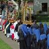  Procesja z relikwiami śląskiej księżnej po Eucharystii.