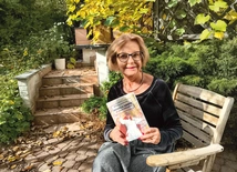 – W tej bardzo osobistej publikacji staram się oddać to, co czuliśmy w czasie papieskich podróży, ale też emocje Ojca Świętego. Kiedy wylądował w Wilnie, był bardzo wzruszony, a my szczypaliśmy się, czy to faktycznie się dzieje, bo cztery dni wcześniej z Litwy wyszły wojska radzieckie – mówi Katarzyna Wasilewska.