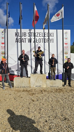 Księża na strzelnicy