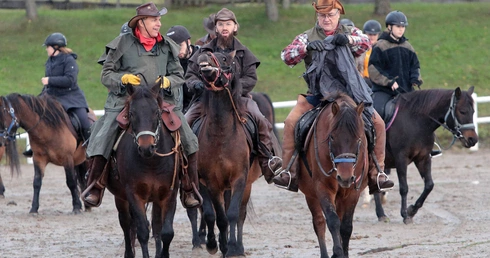 Spęd koni huculskich w Regietowie