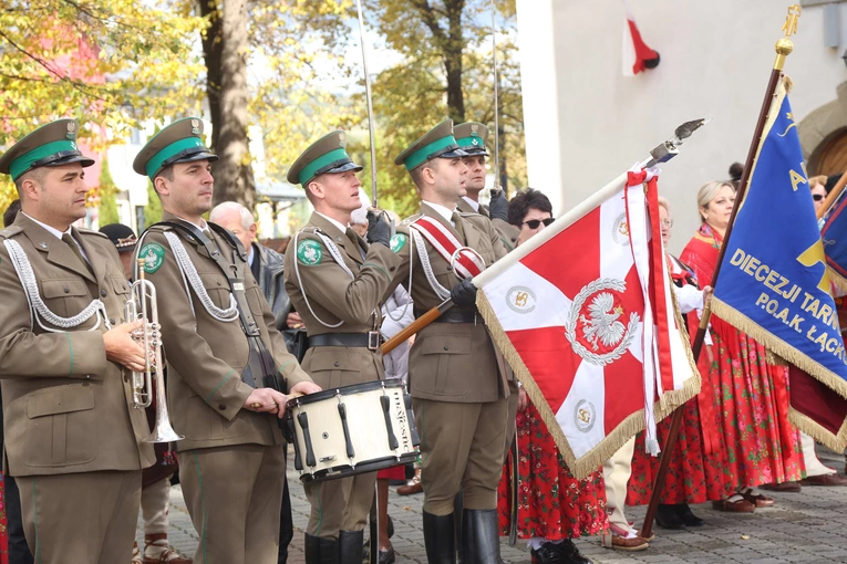 Tablica ks. Andrzeja Niwy w Łącku
