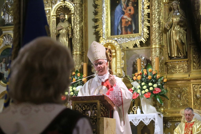 Tablica ks. Andrzeja Niwy w Łącku